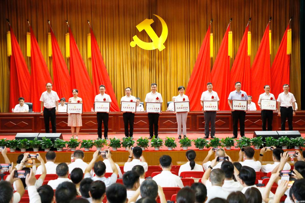 说明: //news.oulecinema.com/__local/4/9D/E7/00EA820CABEB7E953FF562D3225_34F62317_202C3.jpg